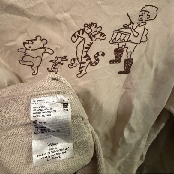 UNIQLO Kids Winnie the Pooh Sweatshirt – Size 13 - Picture 7 of 7
